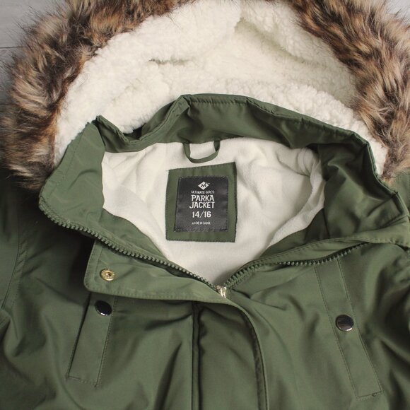 Ultimate Girl's Winter Parka Size 14-16 Green Hooded Fleece Lined Faux Fur - Picture 4 of 6
